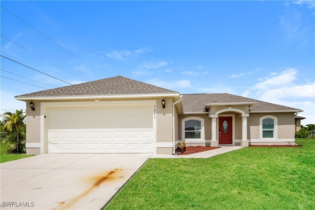 2005 Christopher Ave N in Lehigh Acres, FL - Building Photo
