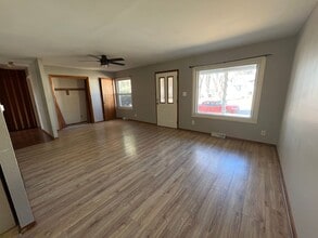 17 Hillside Dr in Treynor, IA - Building Photo - Building Photo
