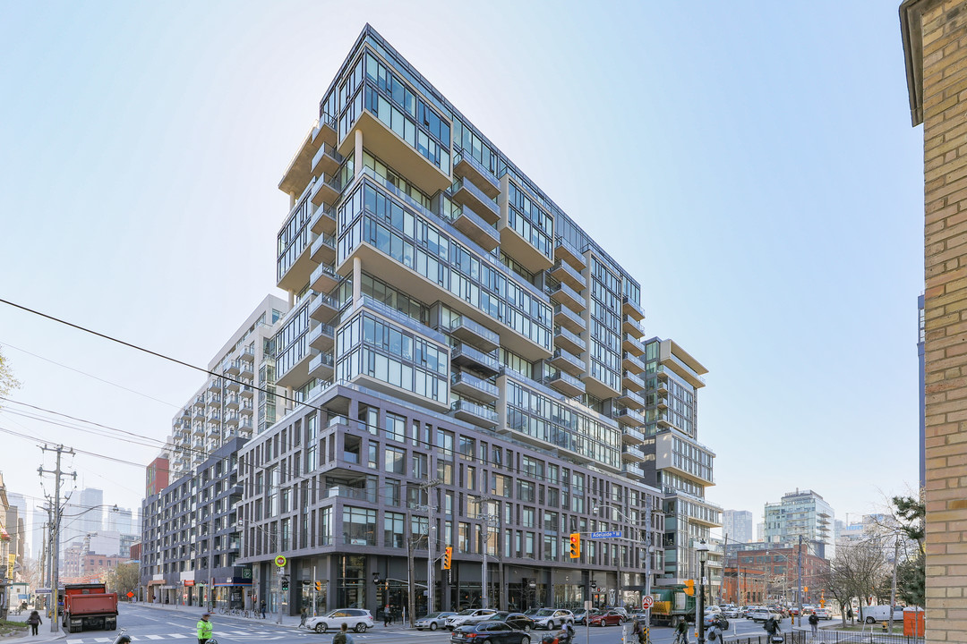 oneeleven Condos in Toronto, ON - Building Photo