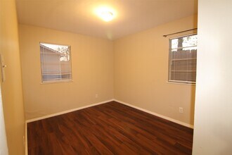 6631 Castlebay Dr in Houston, TX - Foto de edificio - Building Photo