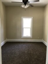 621 Bluemont Ave, Unit B in Manhattan, KS - Building Photo - Building Photo