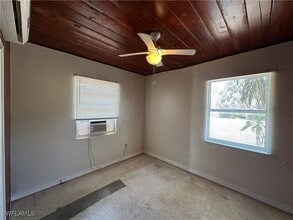 1935 Ricardo Ave in Ft. Myers, FL - Foto de edificio - Building Photo