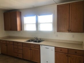 1566 Newburg Rd in Fortuna, CA - Foto de edificio - Building Photo