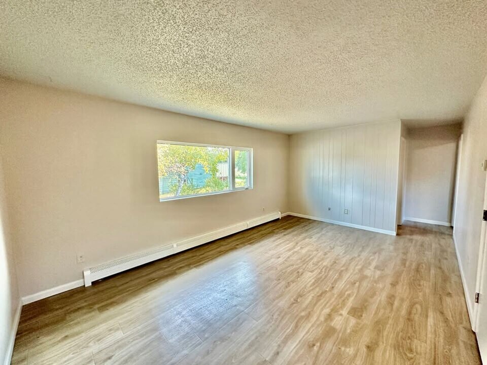 3932 E 9th Ave in Anchorage, AK - Building Photo