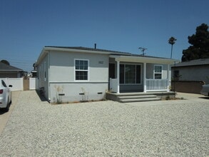 1907 W 154th Pl, Unit B in Gardena, CA - Foto de edificio - Building Photo
