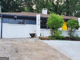 1976 Columbia Dr in Decatur, GA - Building Photo