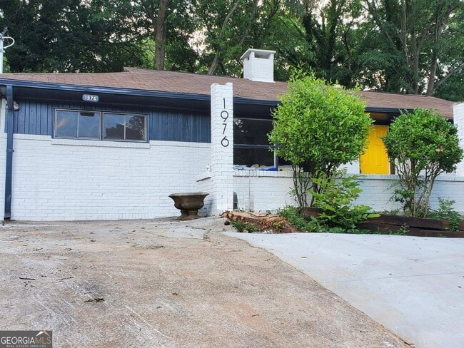 property at 1976 Columbia Dr