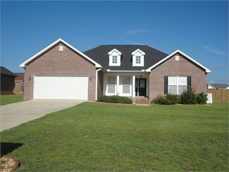 259 Maree Dr in Level Plains, AL - Building Photo