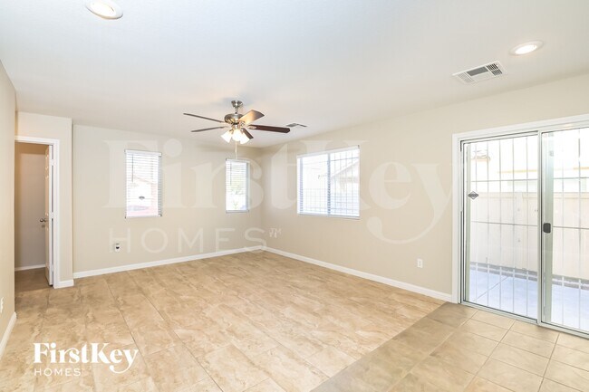 5717 Old Colony Dr in Las Vegas, NV - Foto de edificio - Building Photo