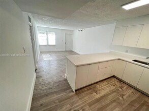 805 NW 13th St in Fort Lauderdale, FL - Foto de edificio - Building Photo