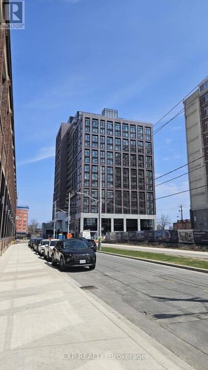 181-181 Sterling Rd in Toronto, ON - Building Photo