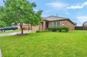 1512 Greenbrier Dr in Van Alstyne, TX - Building Photo - Building Photo