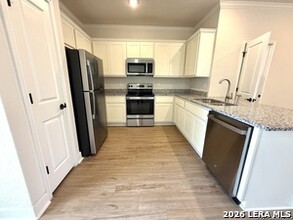 10214 Lynwood Vlg in San Antonio, TX - Building Photo - Building Photo