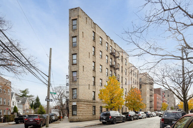 3230 Cruger Ave in Bronx, NY - Foto de edificio - Building Photo