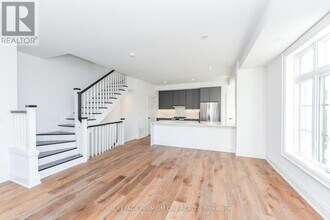 40 Lunar Cres in Mississauga, ON - Building Photo - Building Photo