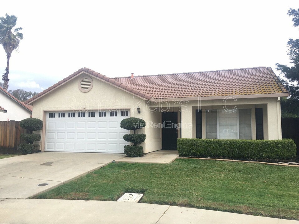 3746 Pheasant Ct in Merced, CA - Building Photo