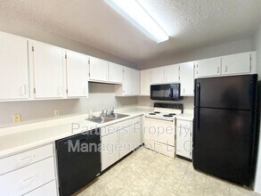 1643 N Dawn Dr in Fayetteville, AR - Building Photo - Building Photo