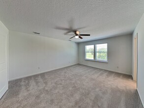 2165 Windward Cay Ln in Middleburg, FL - Foto de edificio - Building Photo