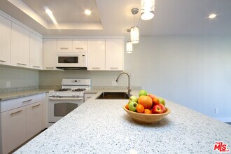 6820 Remmet Ave, Unit 303 in Los Angeles, CA - Building Photo - Building Photo