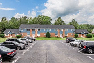Church Manor in Smithfield, VA - Foto de edificio - Building Photo