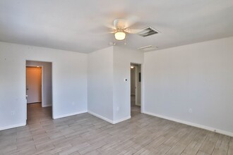 907 N 22nd Pl-Unit -4 in Phoenix, AZ - Building Photo - Building Photo