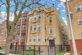 6539 N Mozart St in Chicago, IL - Building Photo - Building Photo