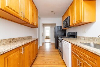 258 Chestnut Hill Ave, Unit 1 in Boston, MA - Foto de edificio - Building Photo