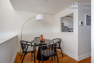 123 E 54th St in New York, NY - Building Photo - Building Photo