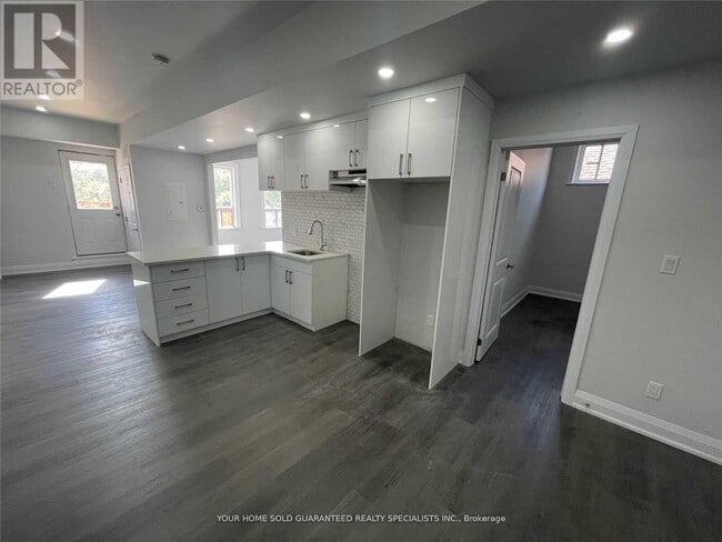 15229 Yonge St in Aurora, ON - Building Photo - Building Photo