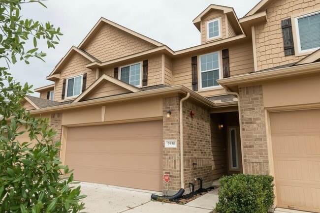 property at 3930 Lexington Grove Ct