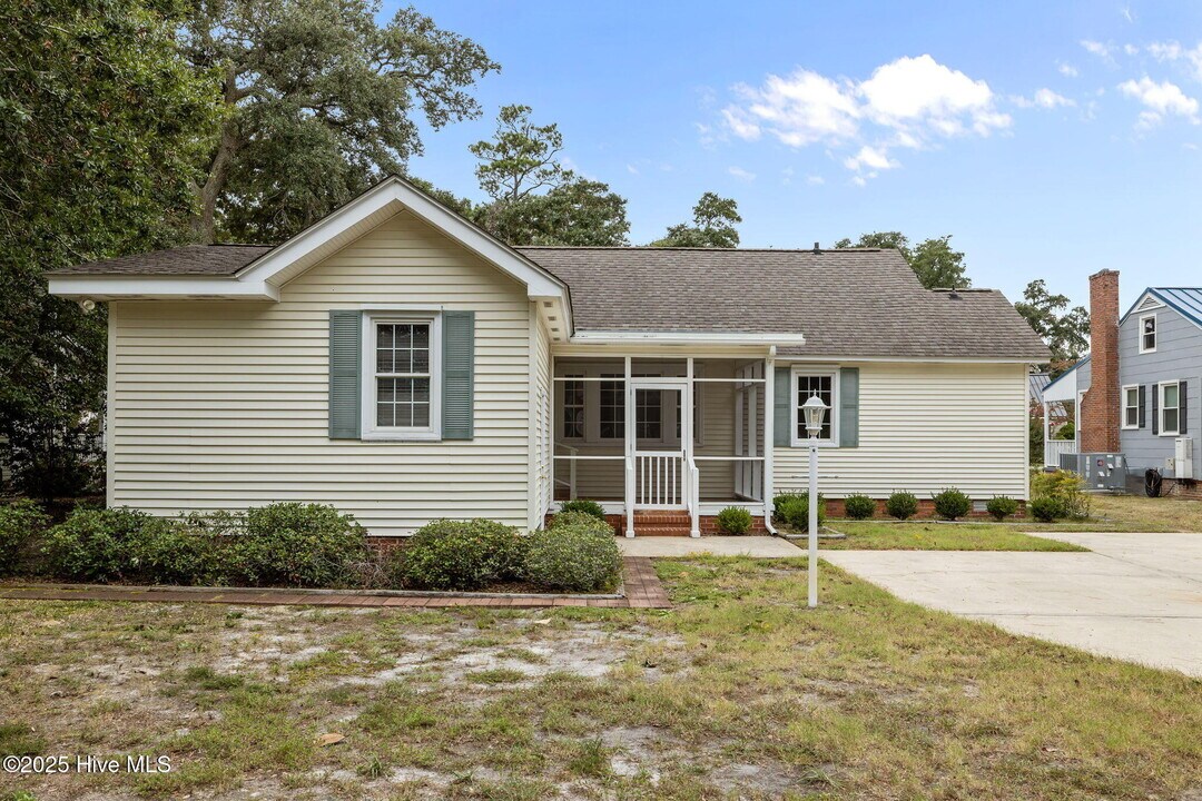 116 Noyes Ave in Morehead City, NC - Building Photo