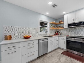 712 Barbara St in Tomball, TX - Building Photo - Building Photo