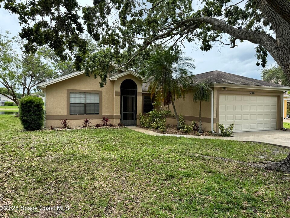 6946 Hammock Lakes Dr in Melbourne, FL - Building Photo