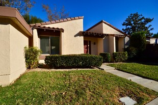 252 S Camino De Naranjas in Anaheim, CA - Foto de edificio - Building Photo