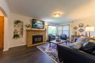 5040 Cedar Ave S in Minneapolis, MN - Building Photo