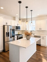 470 Woodmoor Dr in Lombard, IL - Building Photo - Building Photo