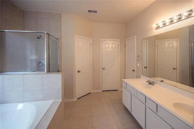 8911 Willow Wind Ln in Houston, TX - Building Photo - Building Photo