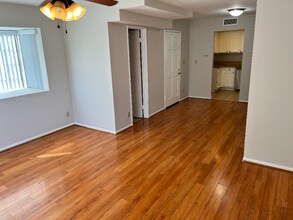 514 E Valencia Ave in Burbank, CA - Building Photo - Building Photo
