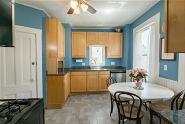 17 Laurel St, Unit 1