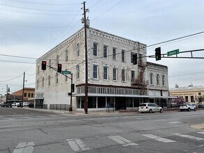 201 E Chambers St in Cleburne, TX - Building Photo - Building Photo