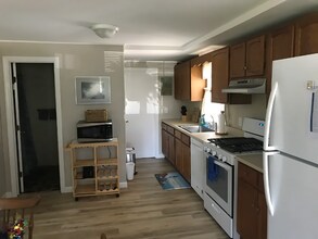104 Kings Hwy in Hampton, NH - Building Photo - Building Photo