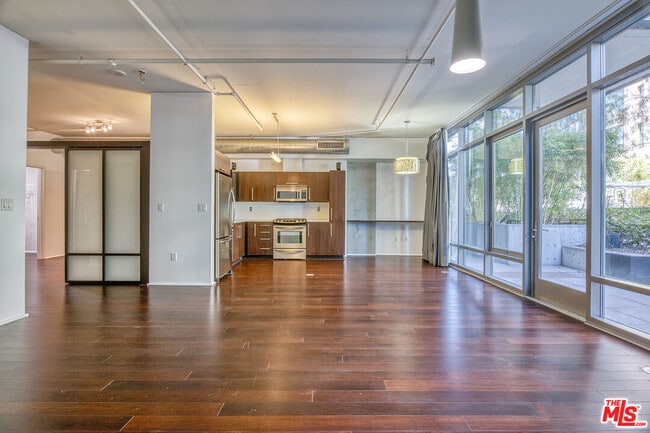 property at 1100 S Hope St