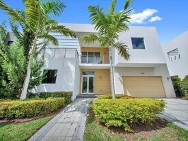 10081 NW 75th Terrace in Doral, FL - Building Photo