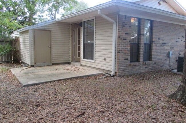 126 Classic Ct in Fort Walton Beach, FL - Building Photo - Building Photo