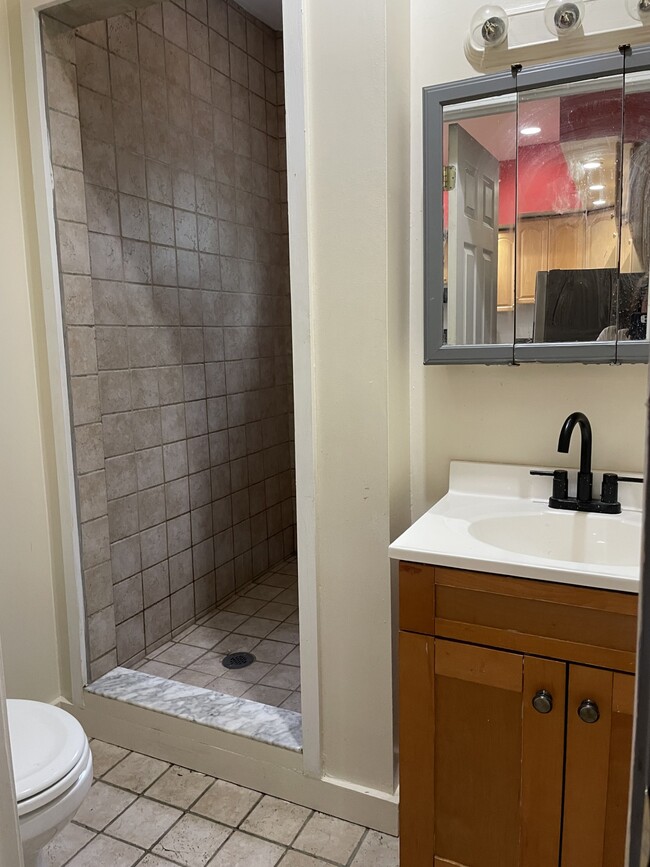 9 Chestnut Ln, Unit # 2
