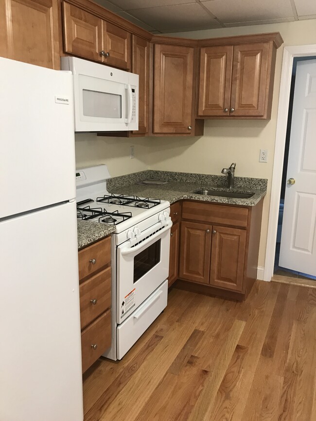 805 Merrimack St in Lowell, MA - Building Photo - Building Photo