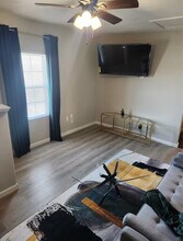 1334 W Ridgewood Ct in San Antonio, TX - Building Photo - Building Photo