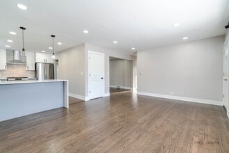 119 S Pine St in Mount Prospect, IL - Building Photo - Building Photo