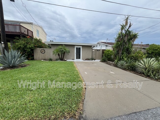 property at 14982 Edgewater Cir