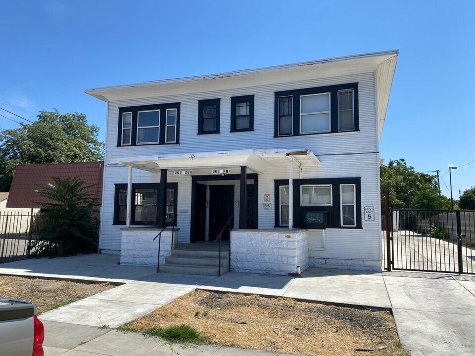 520 N Monroe St in Stockton, CA - Building Photo